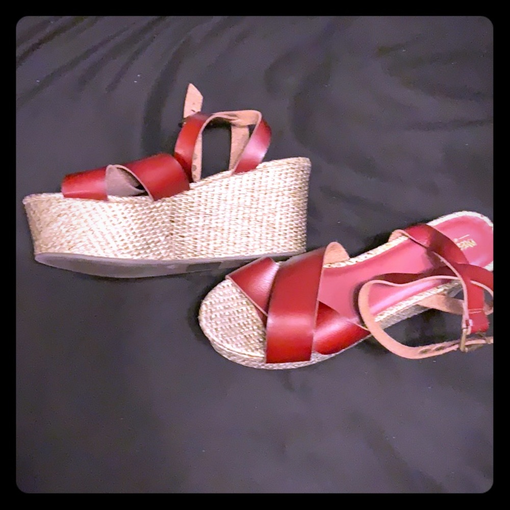 Size 9 Mossimo Platform Sandals